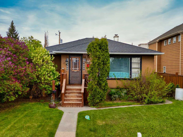 2016 20 Avenue NW, Calgary, AB, T2M 1H7