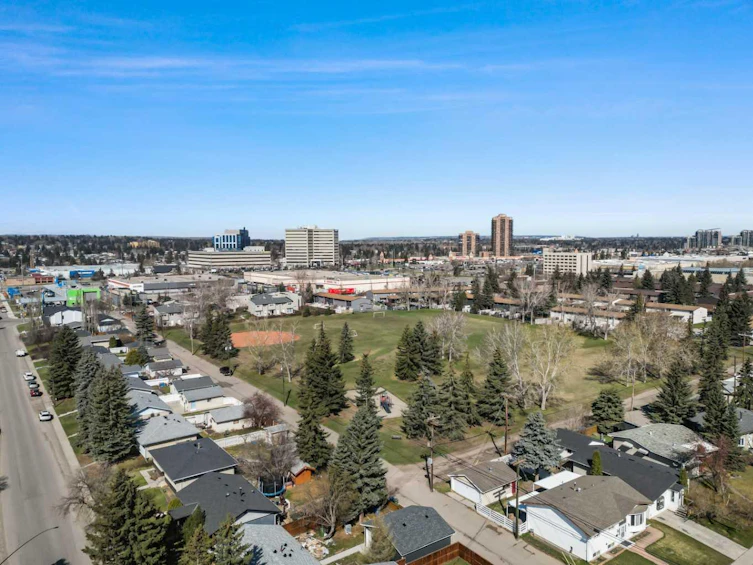 10016 2 Street SE, Calgary, AB, T2J 0W4 - 40
