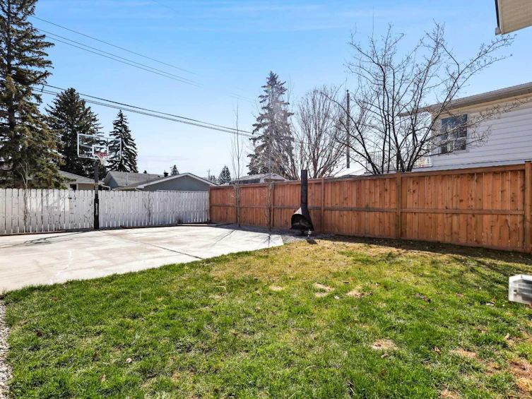 10016 2 Street SE, Calgary, AB, T2J 0W4 - 36