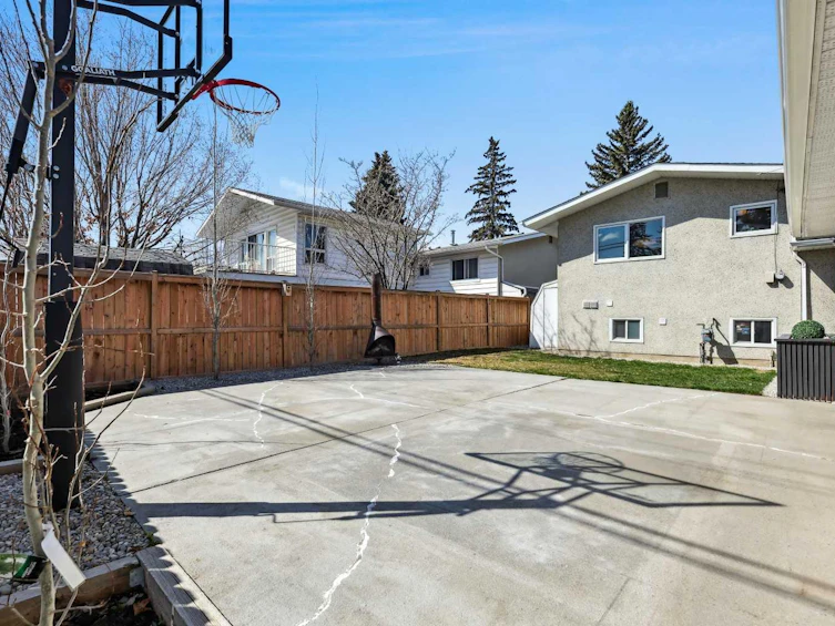 10016 2 Street SE, Calgary, AB, T2J 0W4 - 38