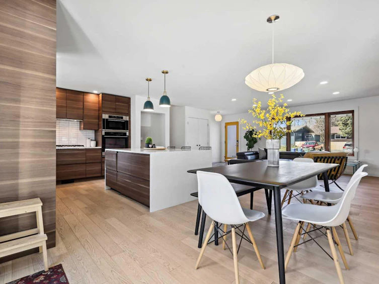 10016 2 Street SE, Calgary, AB, T2J 0W4 - 16