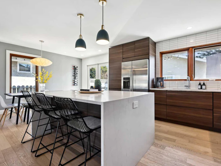 10016 2 Street SE, Calgary, AB, T2J 0W4 - 11