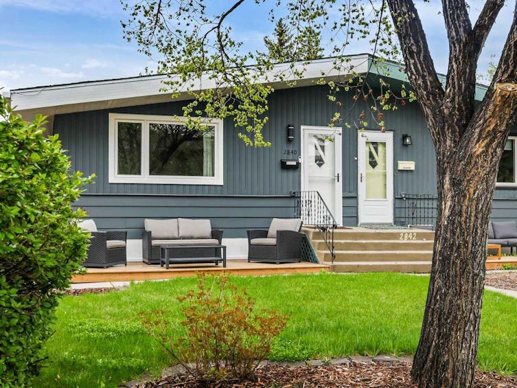2840 39 Street SW, Calgary, AB, T2E 3G7