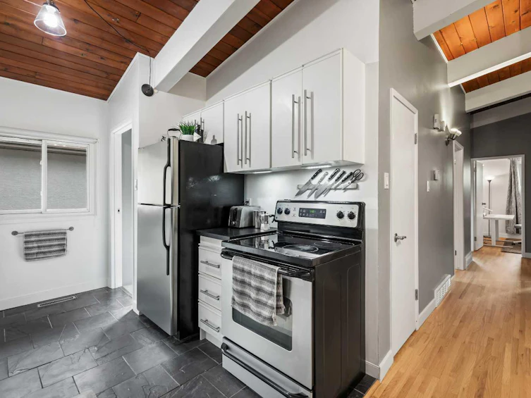 2840 39 Street SW, Calgary, AB, T2E 3G7 - 6