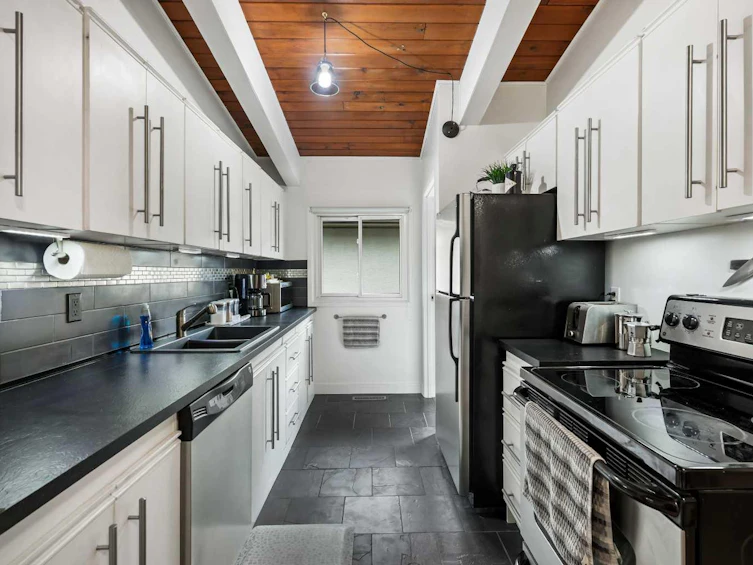 2840 39 Street SW, Calgary, AB, T2E 3G7 - 9