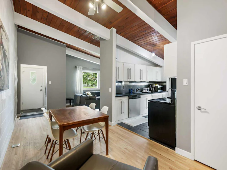 2840 39 Street SW, Calgary, AB, T2E 3G7 - 4