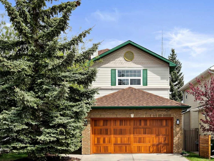 35 Sierra Nevada Close SW, Calgary, AB, T3H 3H5