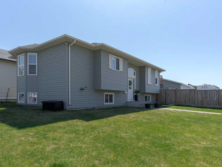 102 Archibald Bay, Fort Mcmurray, AB, T9K 2P2 - 3
