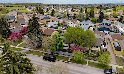 92 Erin Woods Drive SE, Calgary, AB, T2B 2S1