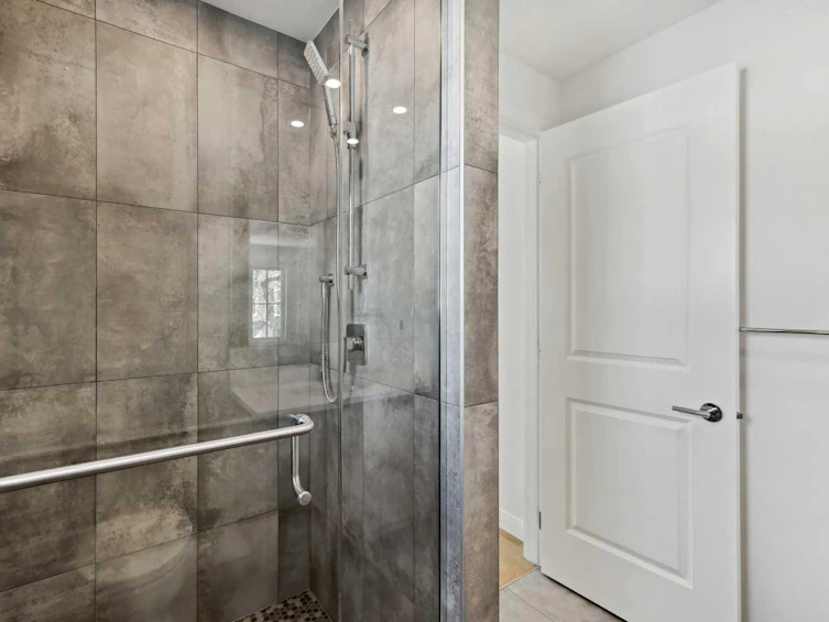 433 10 Street NE, Calgary, AB, T2E 4M5 - 24