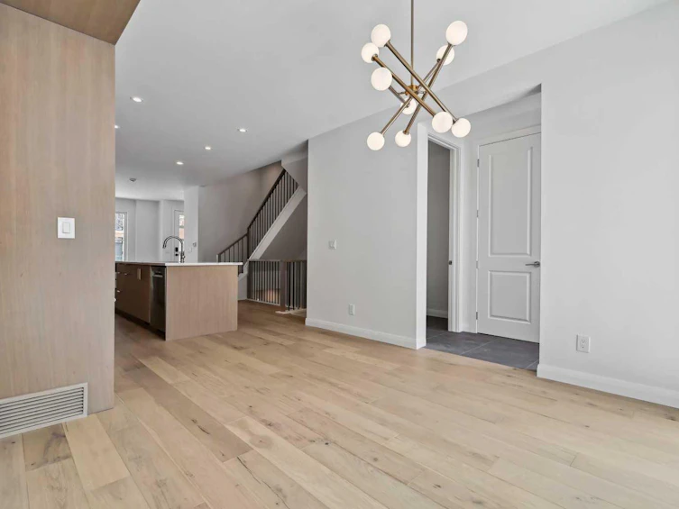 433 10 Street NE, Calgary, AB, T2E 4M5 - 14