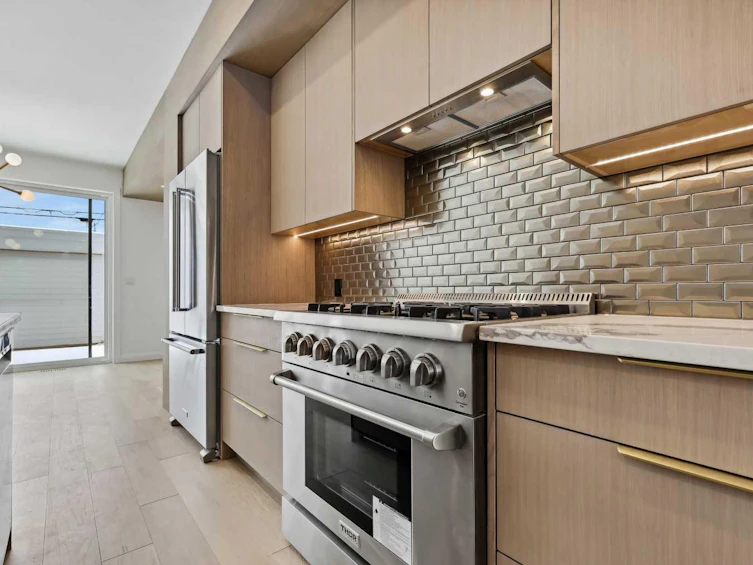 433 10 Street NE, Calgary, AB, T2E 4M5 - 9
