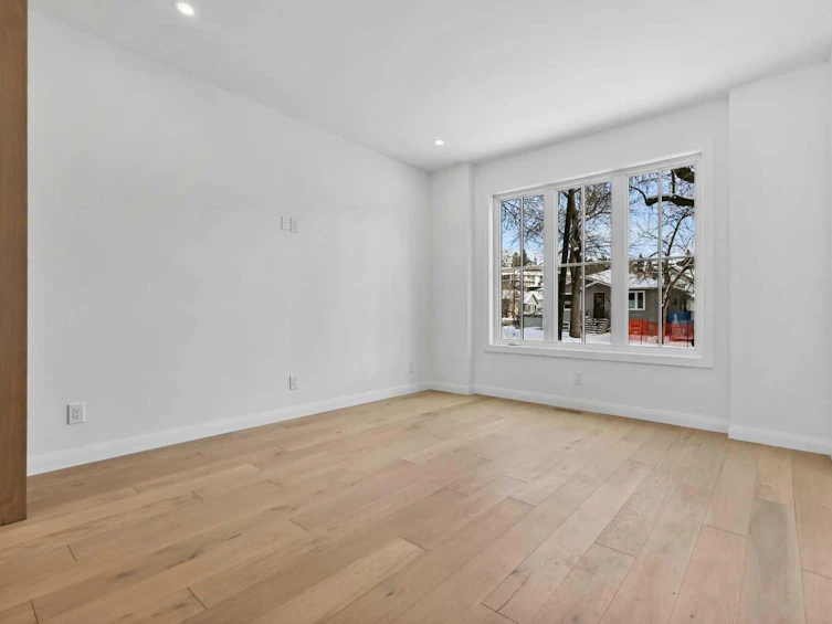 433 10 Street NE, Calgary, AB, T2E 4M5 - 3