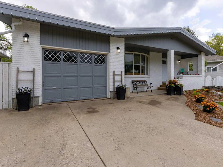 1709 22 Avenue, Coaldale, AB, T1M 1G2 - 2