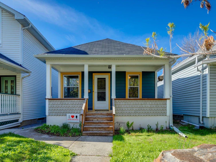 317 9 Avenue NE, Calgary, AB, T2E 0V7