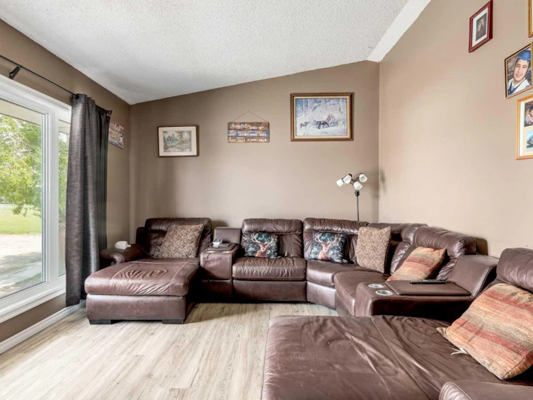 23 Beaver Place, Rural Rocky View County, AB, T0M 0G0 - 3