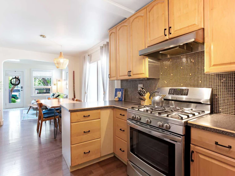 228 19 Avenue NE, Calgary, AB, T2E 1P1 - 9