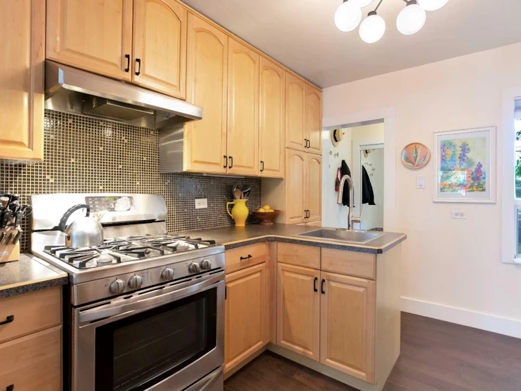 228 19 Avenue NE, Calgary, AB, T2E 1P1 - 7