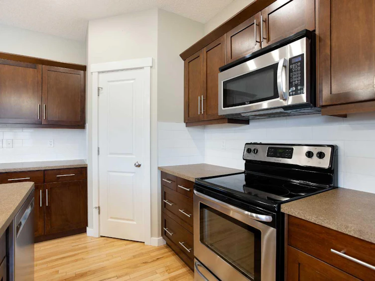 18 Elgin Meadows Road SE, Calgary, AB, T2Z 0S1 - 9
