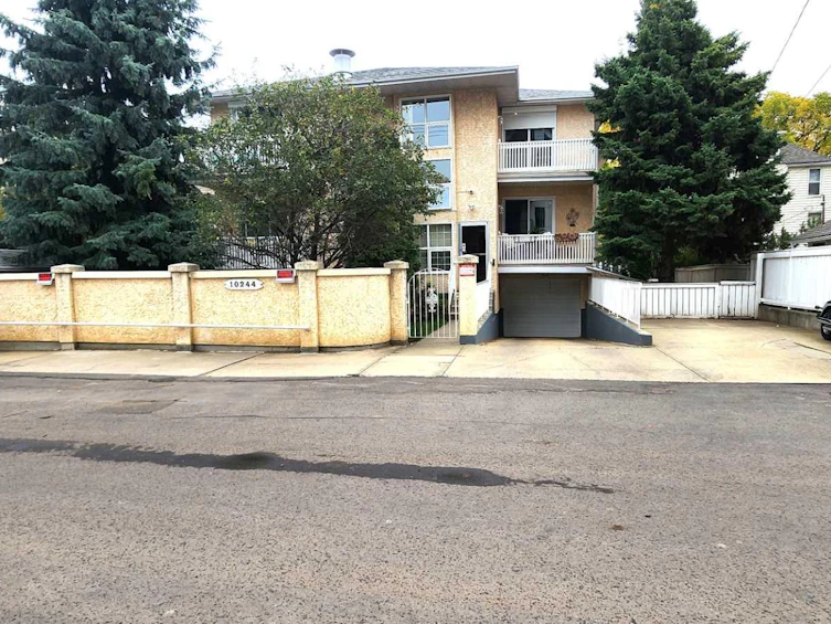 1-8-10244 119 Street NW, Edmonton, AB, T5K 1Z4 - 32