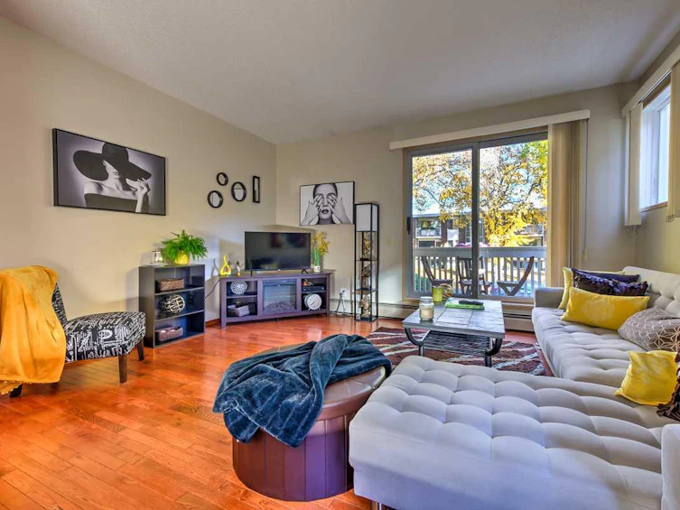 1-8-10244 119 Street NW, Edmonton, AB, T5K 1Z4 - 10