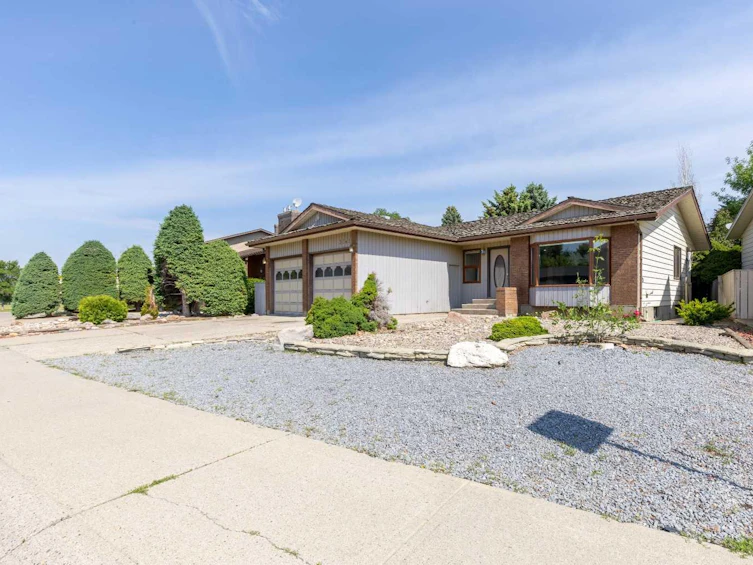 3741 Redwood Road S, Lethbridge, AB, T1K 4J8 - 2