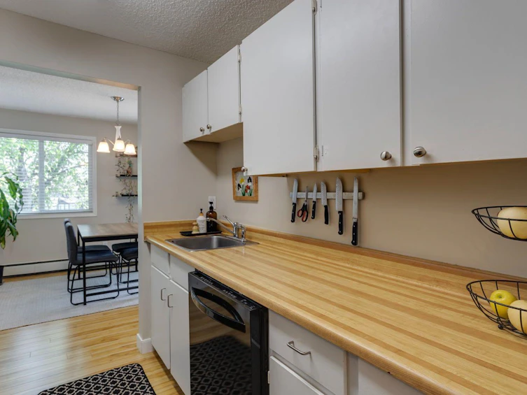 1316-60 Glamis Drive SW, Calgary, AB, T2E 6T5 - 4