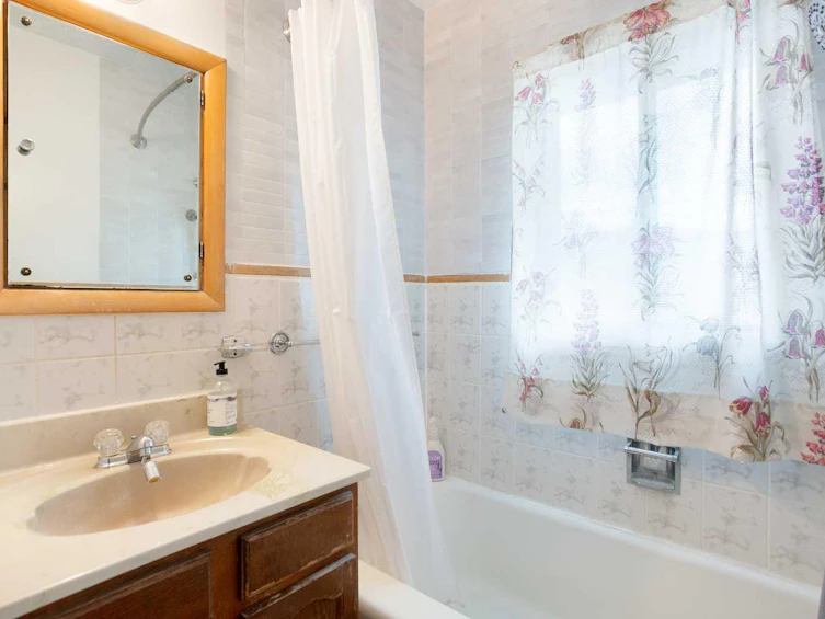 227 31 Avenue NE, Calgary, AB, T2E 2G1 - 11