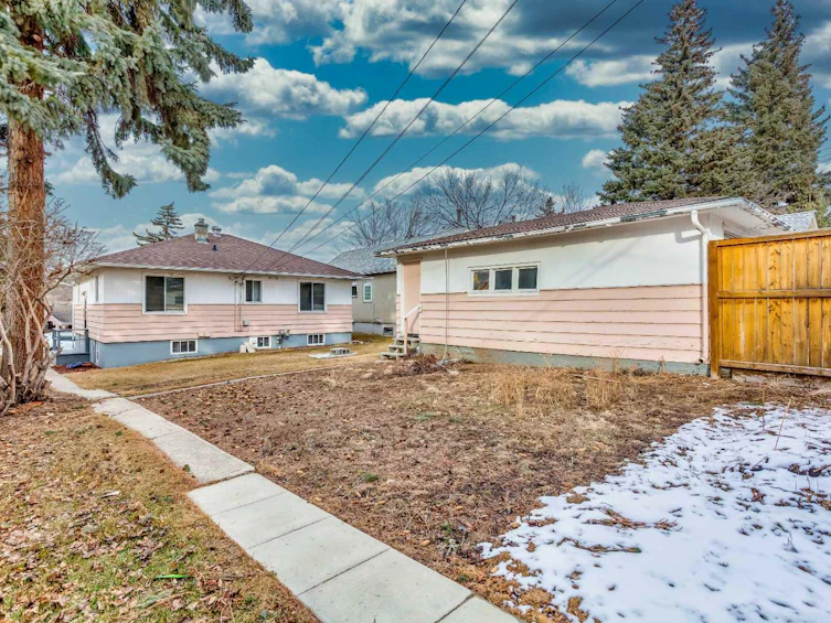 227 31 Avenue NE, Calgary, AB, T2E 2G1 - 23