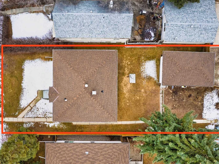 227 31 Avenue NE, Calgary, AB, T2E 2G1 - 2