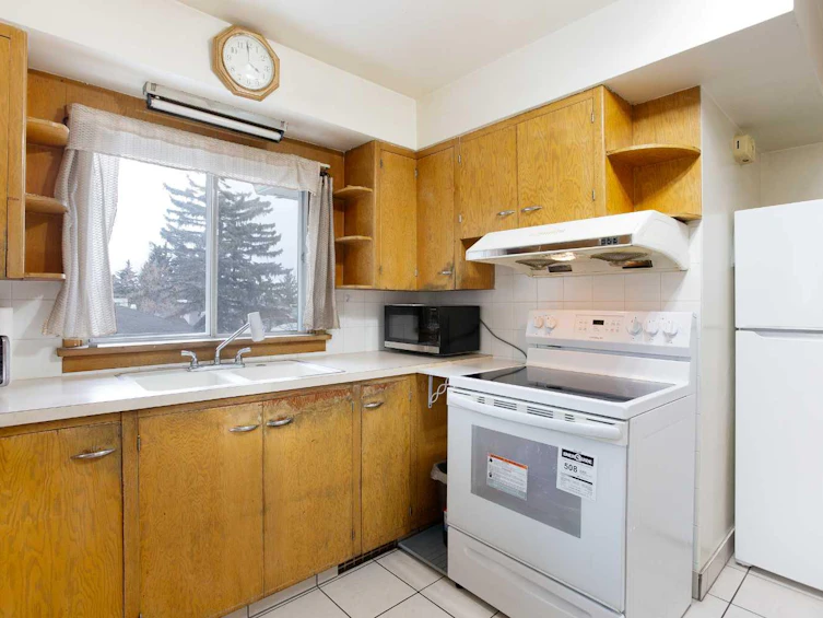 227 31 Avenue NE, Calgary, AB, T2E 2G1 - 8