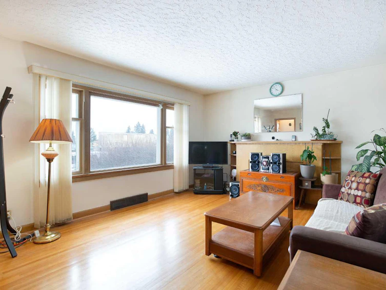 227 31 Avenue NE, Calgary, AB, T2E 2G1 - 5