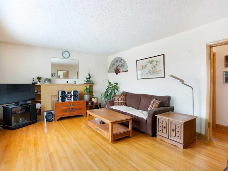 227 31 Avenue NE, Calgary, AB, T2E 2G1 - 4