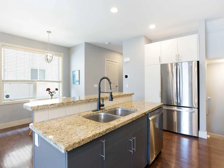 140 29 Avenue NW, Calgary, AB, T2M 2L8 - 11