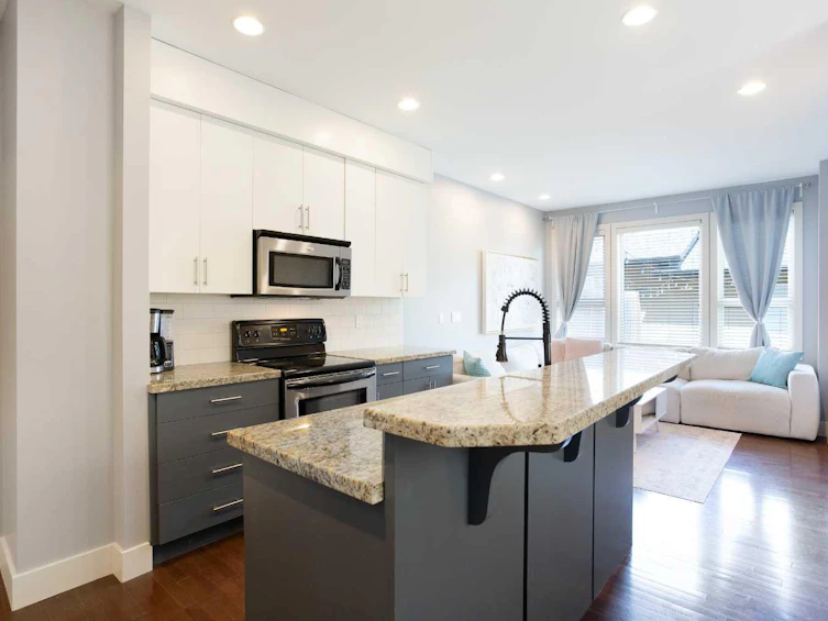 140 29 Avenue NW, Calgary, AB, T2M 2L8 - 8