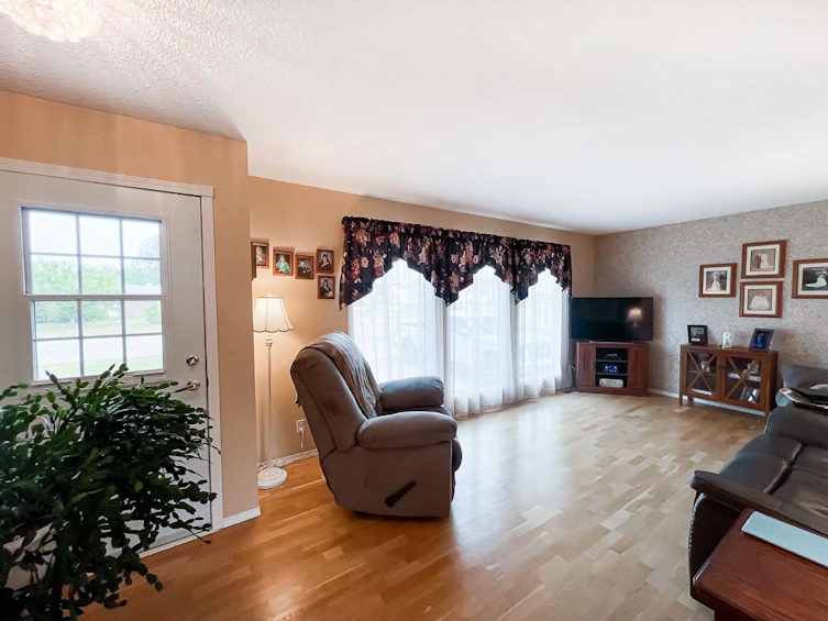 4823 50 Avenue, Smoky River M.D., AB, T0H 1S0 - 9