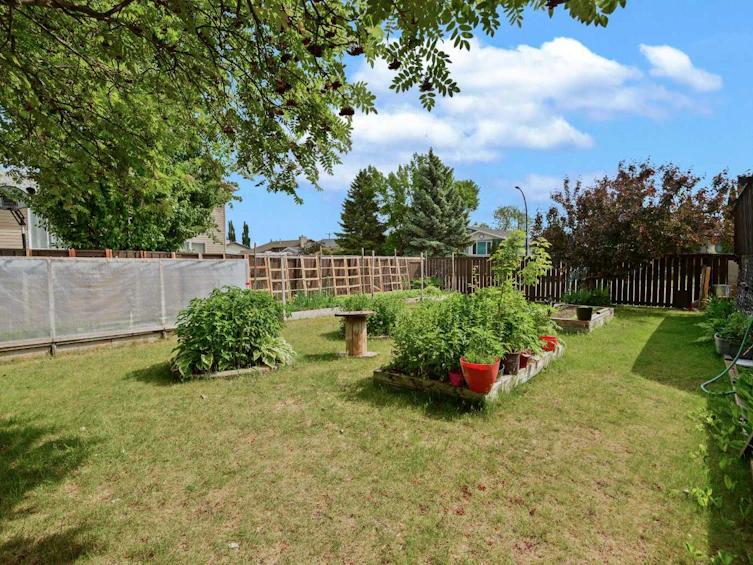 89 Huget Crescent, Red Deer, AB, T4N 6N3 - 2