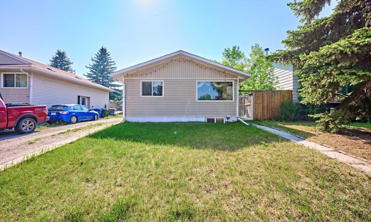 47 Doverglen Crescent SE