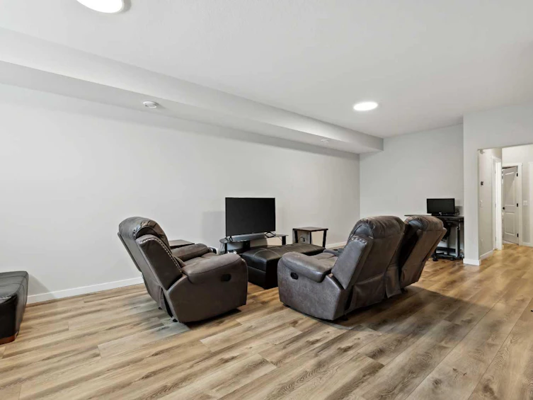 537 Marine Drive SE, Calgary, AB, T3M 2Z6 - 38