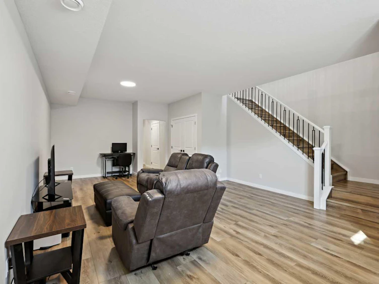 537 Marine Drive SE, Calgary, AB, T3M 2Z6 - 37