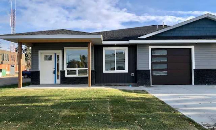 #2-4738 49a Avenue