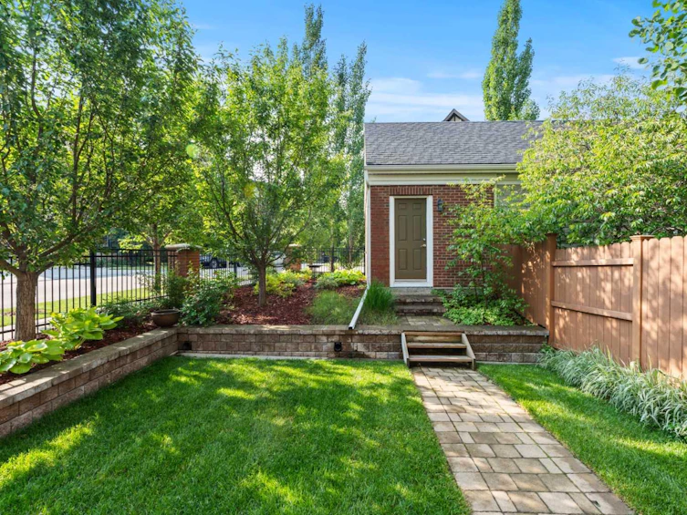 43 Victoria Cross Boulevard SW, Calgary, AB, T3E 7V2 - 46