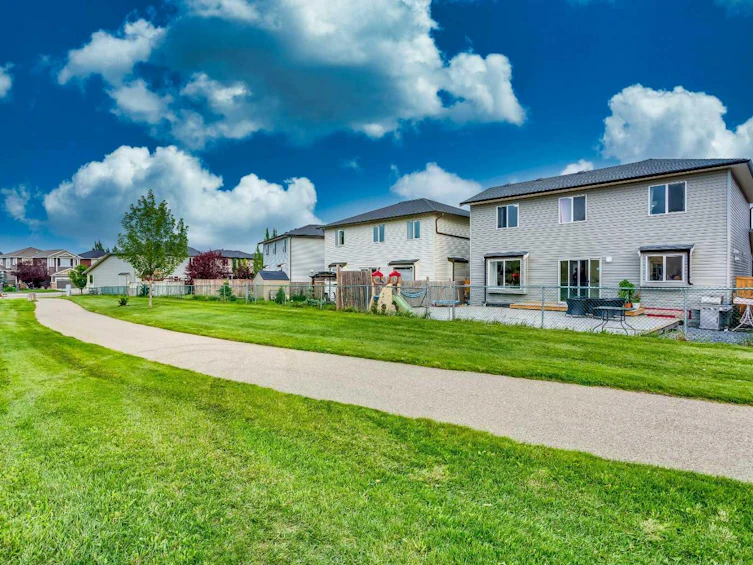 209 Luxstone Road SW, Airdrie, AB, T4B 0K5 - 32