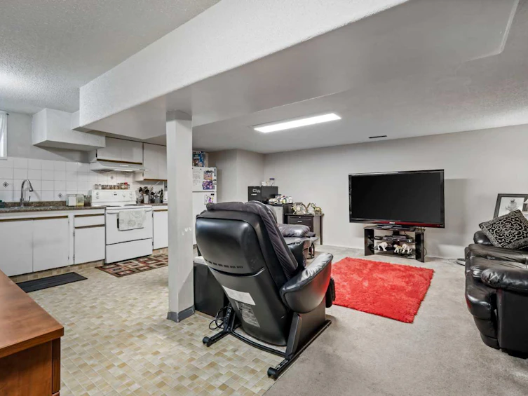 130 Pinemeadow Road NE, Calgary, AB, T1Y 4N9 - 28