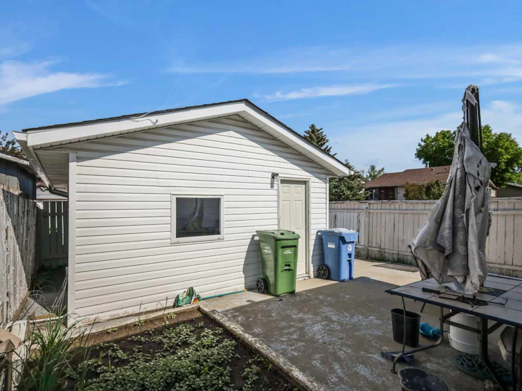 130 Pinemeadow Road NE, Calgary, AB, T1Y 4N9 - 23