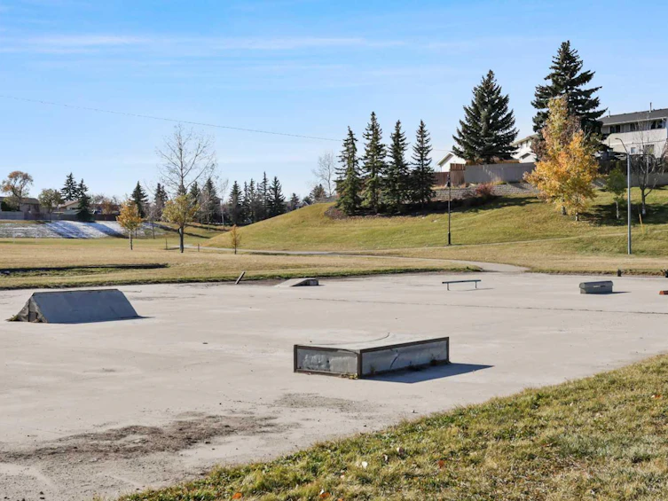 130 Pinemeadow Road NE, Calgary, AB, T1Y 4N9 - 49