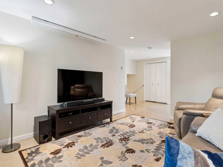 9 Harley Road SW, Calgary, AB, T2V 3K4 - 17