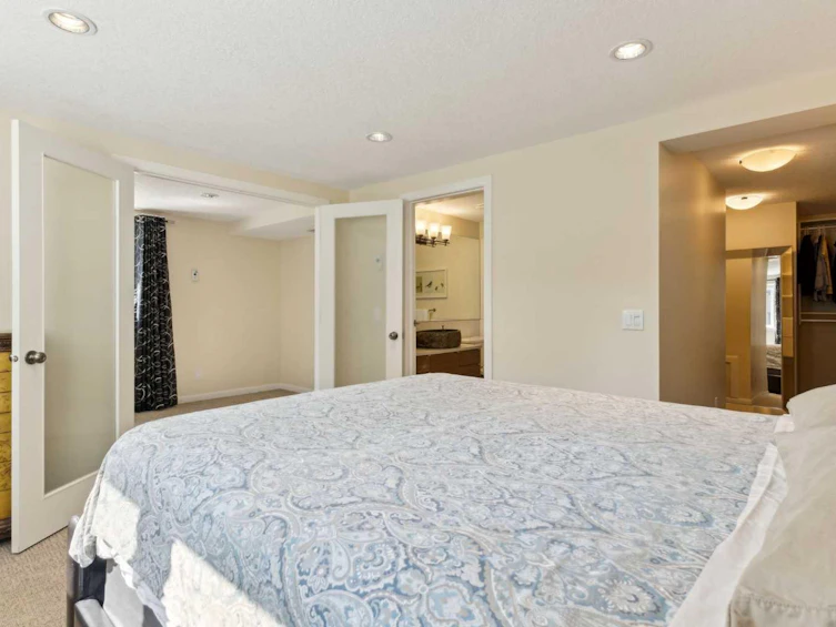9 Harley Road SW, Calgary, AB, T2V 3K4 - 22