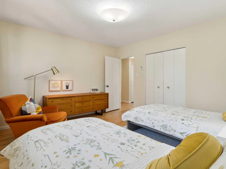 9 Harley Road SW, Calgary, AB, T2V 3K4 - 11