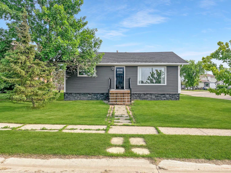 5 1 Avenue SW, Falher, AB, T0H 1M0